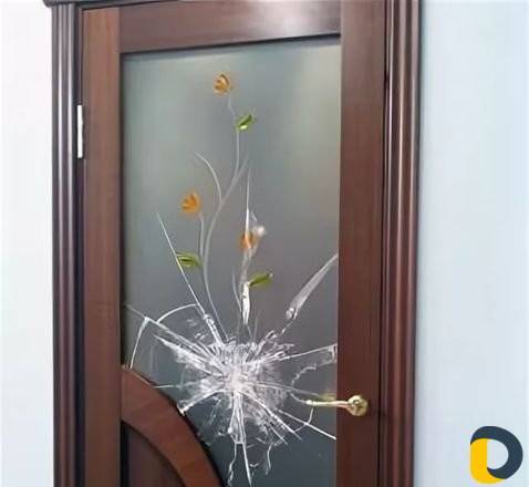 Как вставить стекло в межкомнатную дверь если оно разбилось самостоятельно