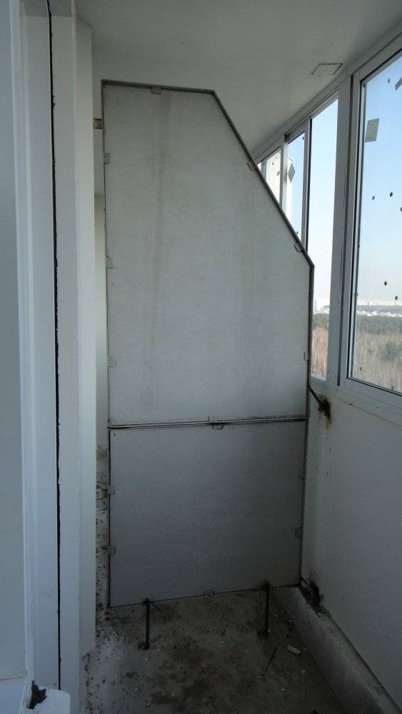 Перегородка на балконе: виды материала и способы монтажа