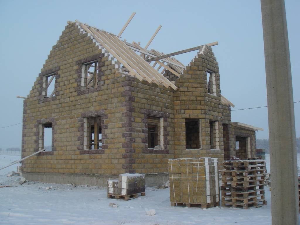 Подготовка к зиме недостроенного дома