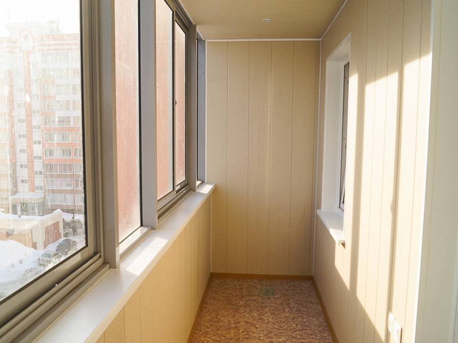 Чем отделать балкон внутри: материалы для внутренней отделки