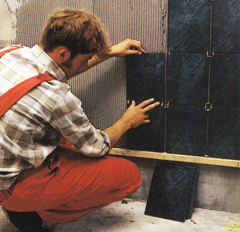 Облицовка внутренних стен керамической плиткой своими руками (с фото)