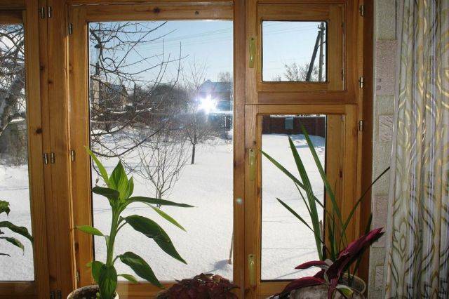 Как утеплить деревянные окна на зиму — 6 простых способов для самостоятельного применения