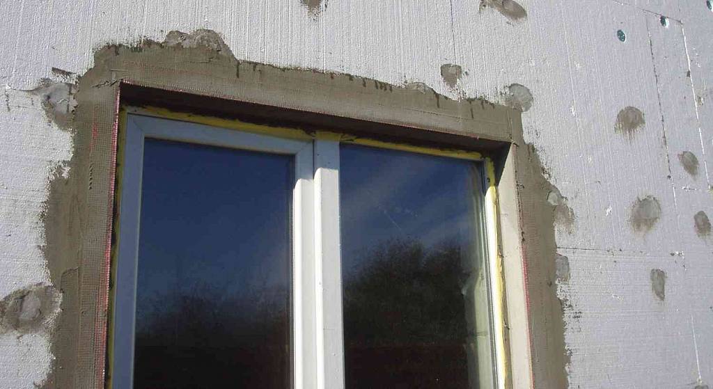Дует из откосов пластиковых окон: почему продувает со стороны стены между проемом и рамой, как устранить проблему, что делать, если ремонтом не обойтись?
