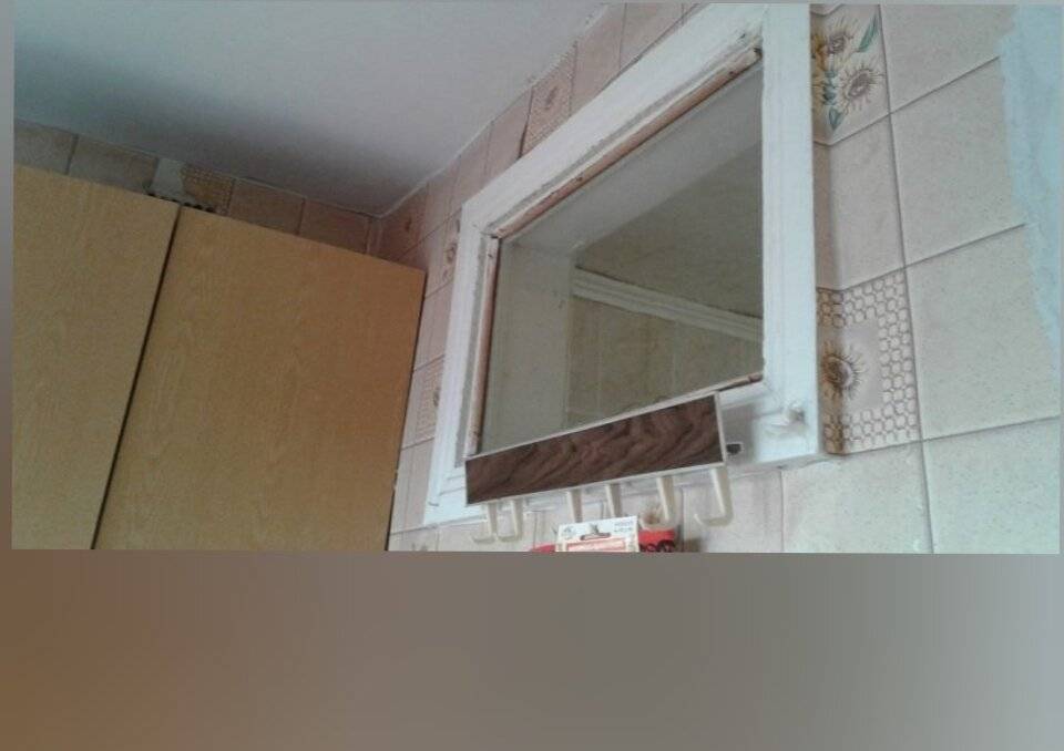 Зачем в хрущевках делали окно между ванной и кухней: 4 версии + правильная