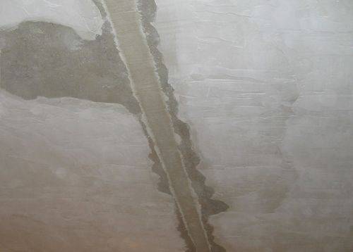 Как заделать швы на потолке между плитами: чем замазать трещину или стыки