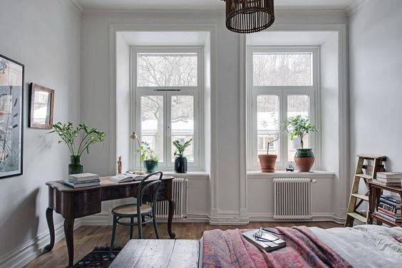 Межкомнатные окна в стене — абсурд или удачный элемент интерьера?