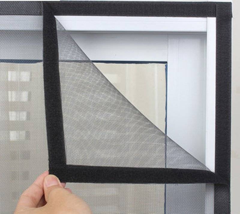 Москитные сетки создают иллюзию закрытого окна