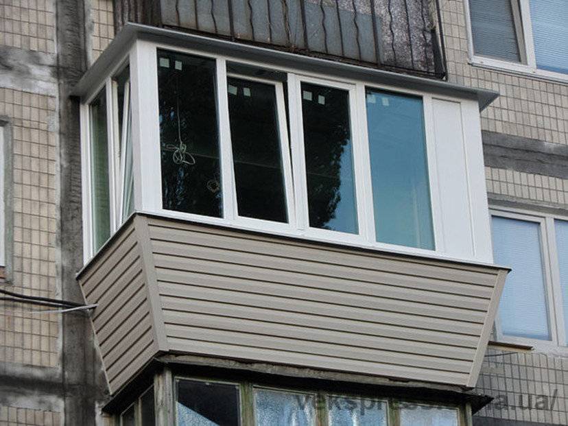 Особенности остекления балконов в хрущевках