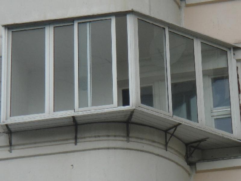Нужно ли стеклить балкон?