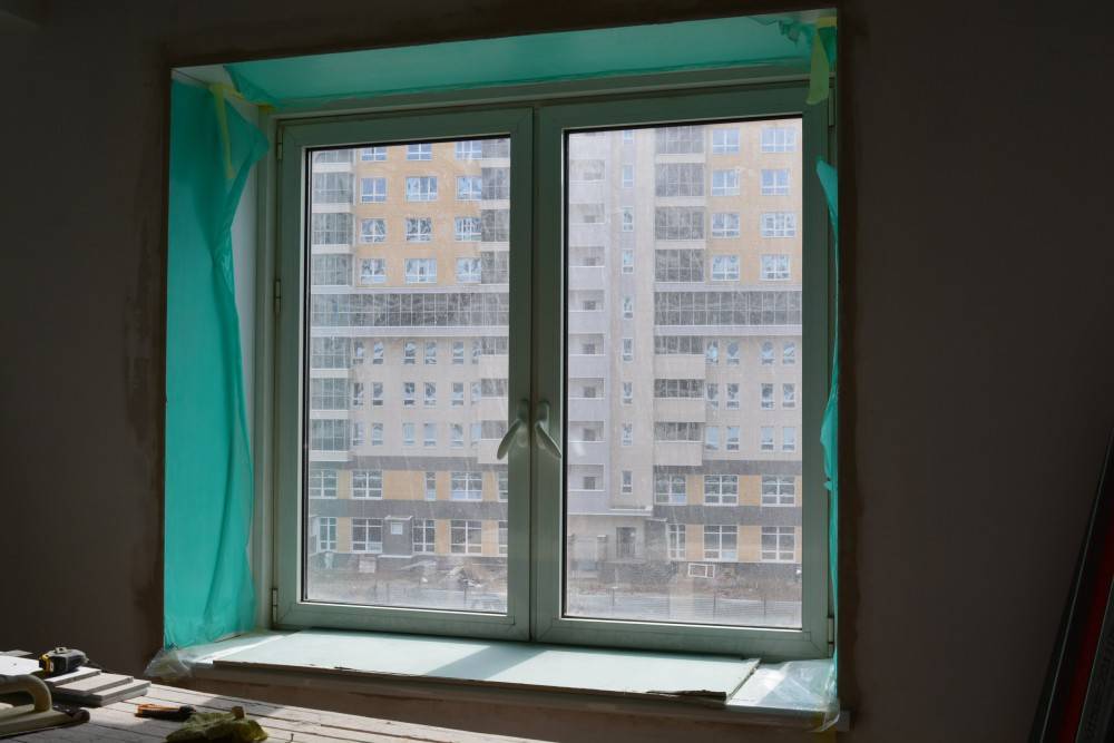 Как покрасить откосы водоэмульсионной краской. чем лучше покрасить откосы на окнах? откосы на окнах по расположению