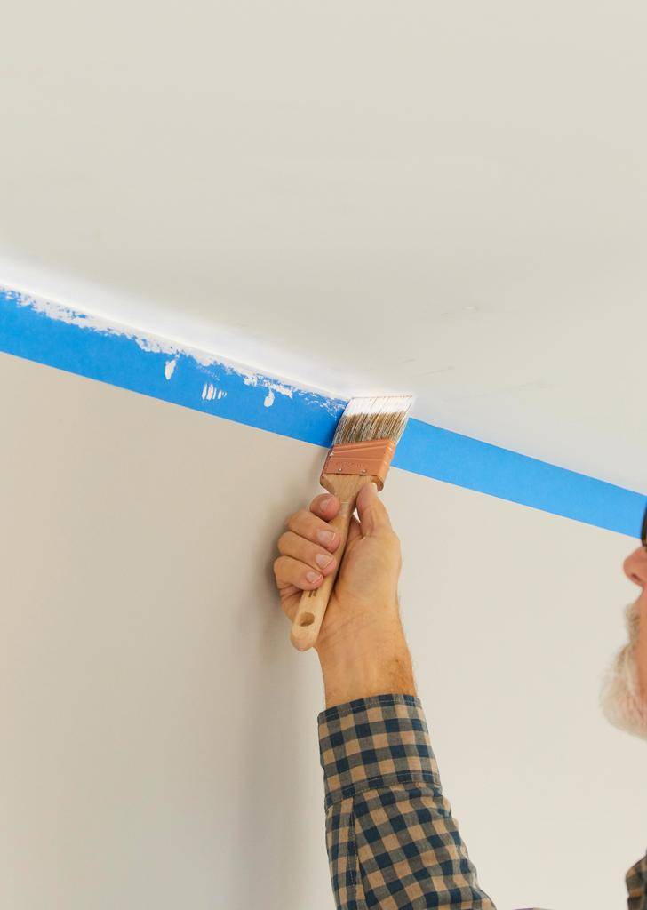 Как правильно выбрать валик для покраски потолка?