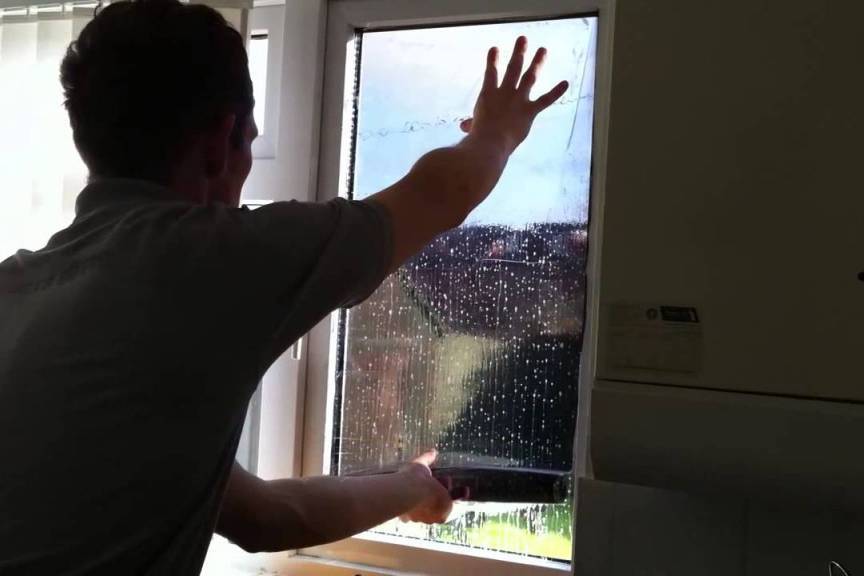 Как затонировать окна в квартире, доме своими руками, чтобы не было видно с улицы?