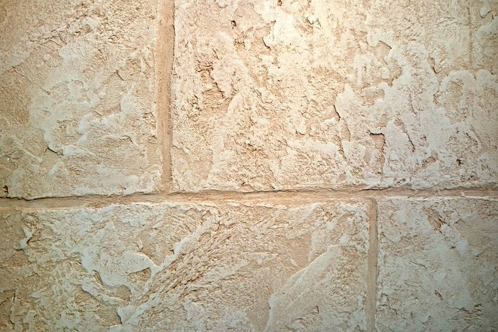 Декоративная внутренняя отделка бетона и штукатурки стен под камень, мрамор своими руками: покраска, фото, видео