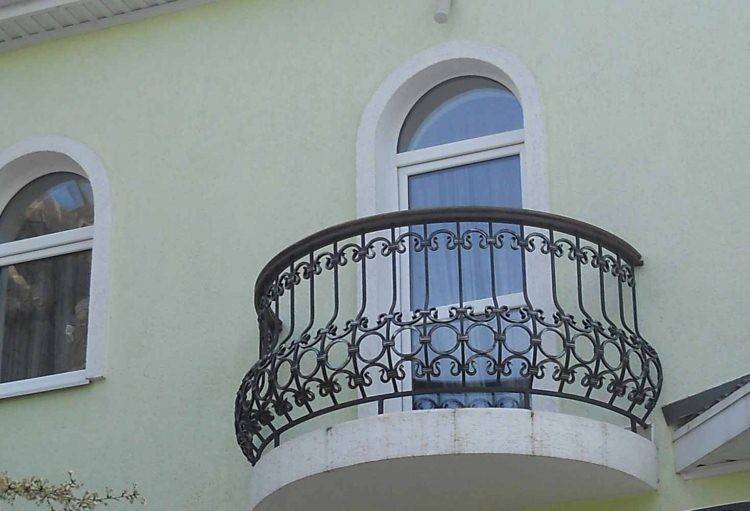Решетки на балкон: виды, материалы, технологии изготовления