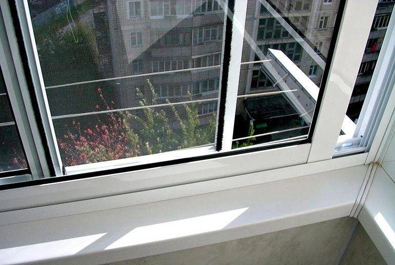 Как утеплить раздвижные окна на балконе: советы мастеров