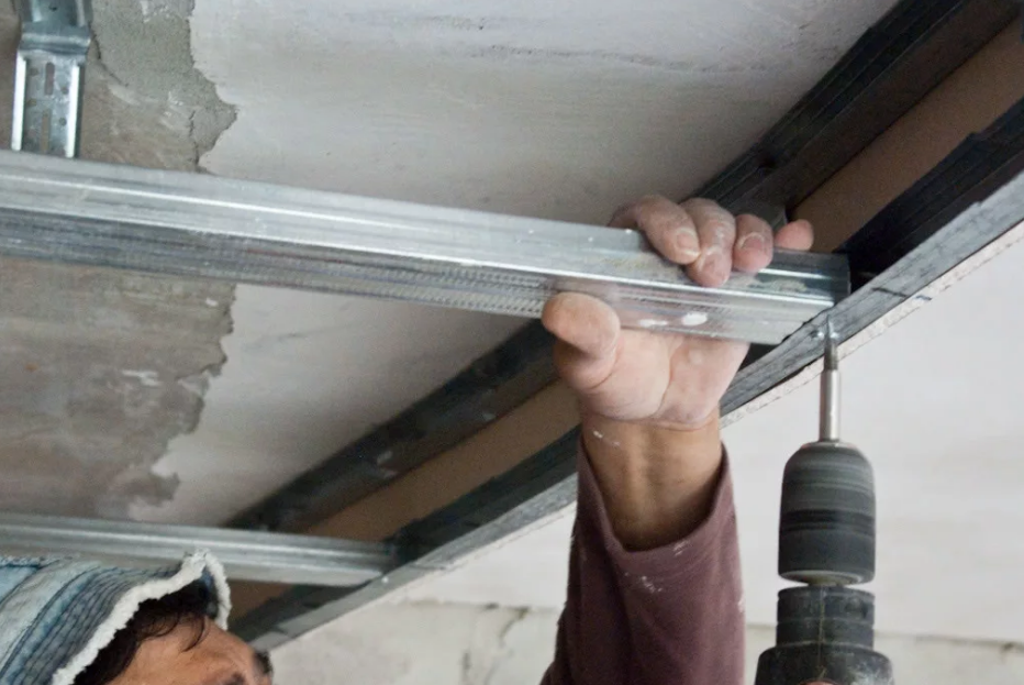 Потолок из гипсокартона — что может быть проще?