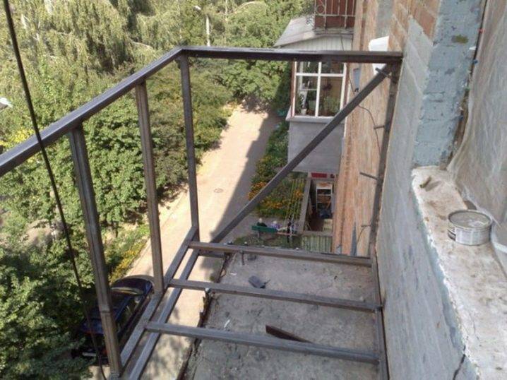 На сколько можно расширить балкон без разрешения