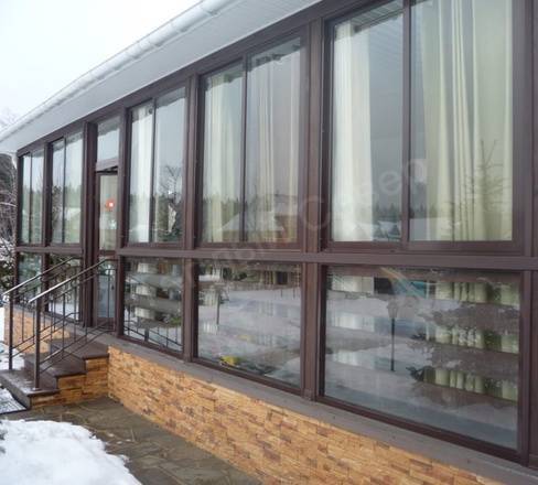 Раздвижные окна для террасы и веранды: преимущества, комплектующие и уход