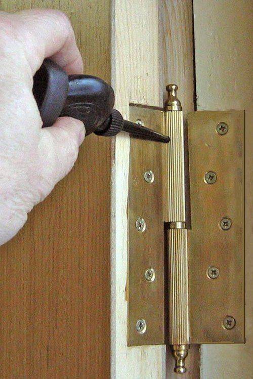 Если скрипит дверь, что делать?
