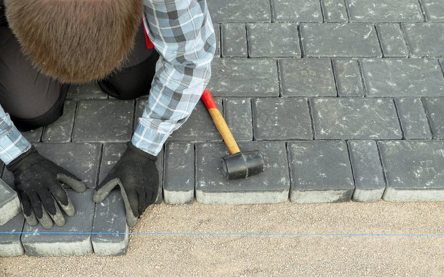 Укладка тротуарной плитки своими руками, пошаговая инструкция