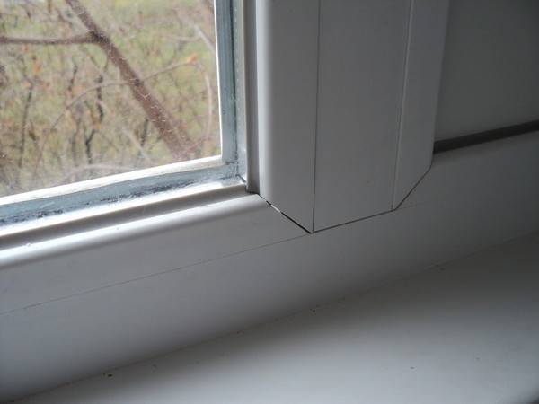 Ремонт протечки между пластиковым окном и подоконником