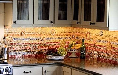 Мозаика на кухне: варианты как сделать фартук на сетке, стеклянная и металлическая плитка на стену