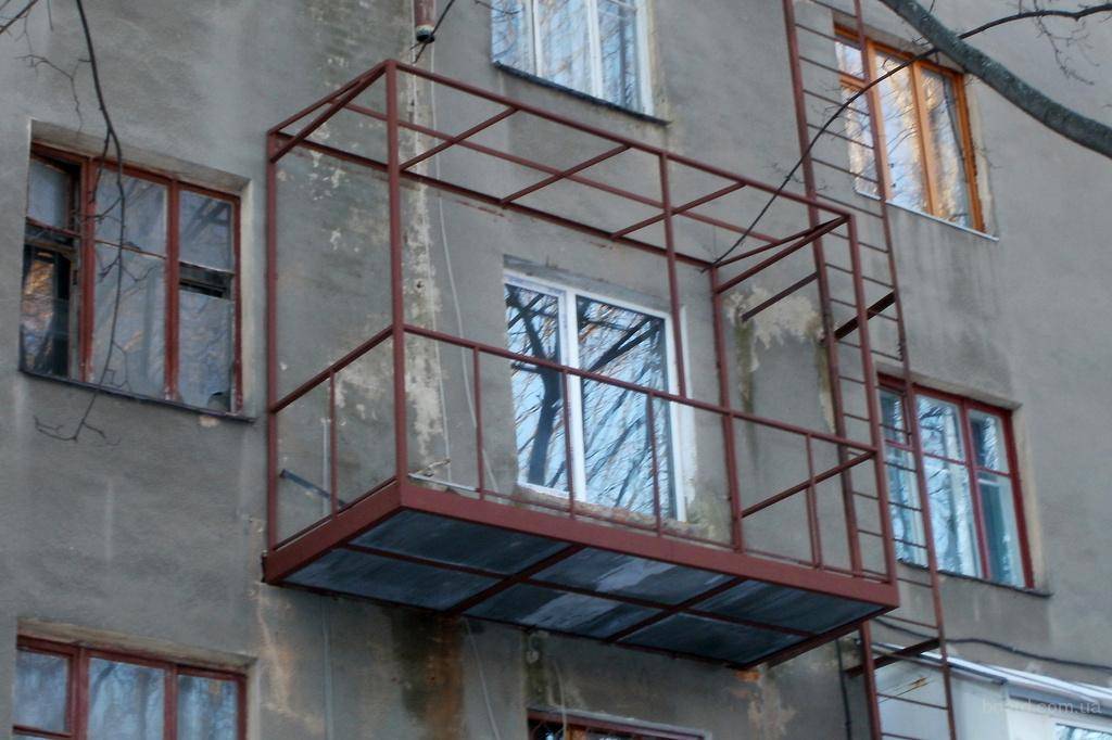 Как увеличить балкон своими руками
