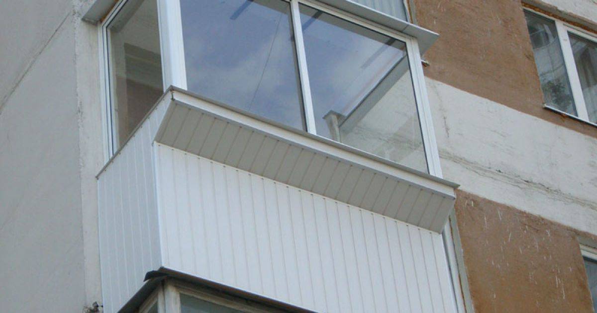 Особенности остекления балкона в хрущевках
