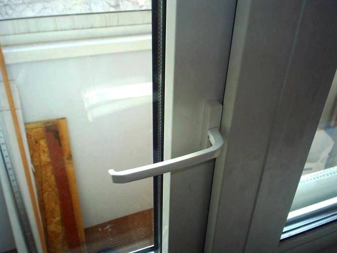 Ремонт балконной пластиковой двери - вызвать мастера