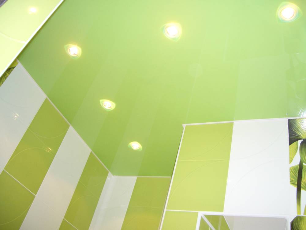 Как выбрать цвет натяжного потолка, фото разноцветных потолков