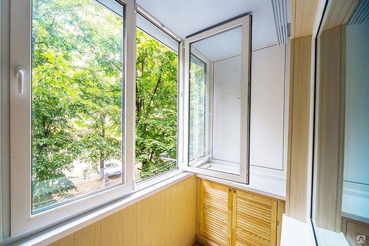 Как лучше застеклить балкон в панельном доме • pkvitrina.ru