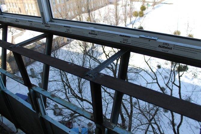 Конденсат на балконе (лоджии): как избавиться, что делать?