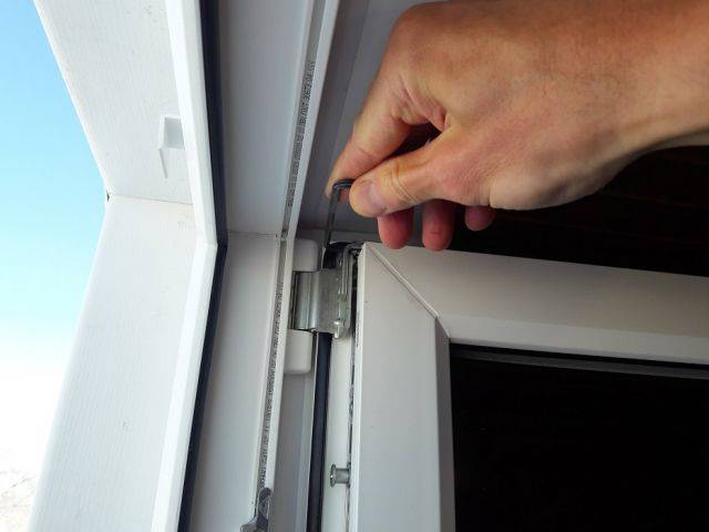 Пластиковая балконная дверь — как её отрегулировать?