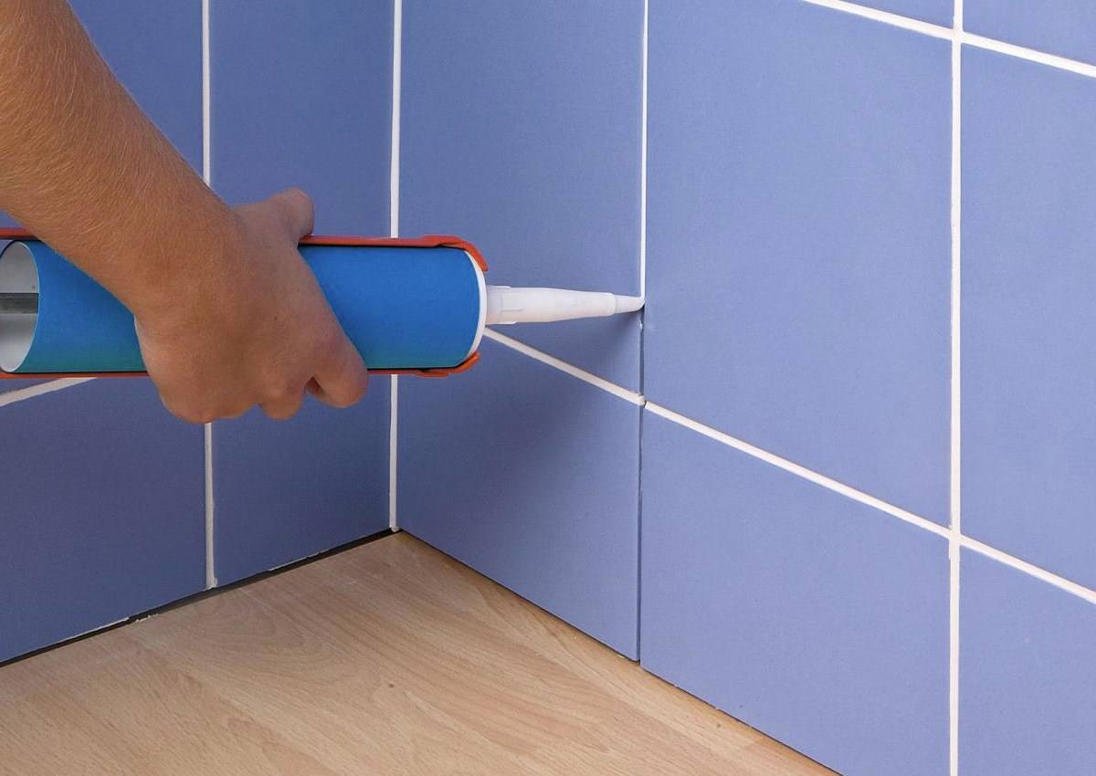 Как обновить затирку в швах между плиткой в ванной на полу самому