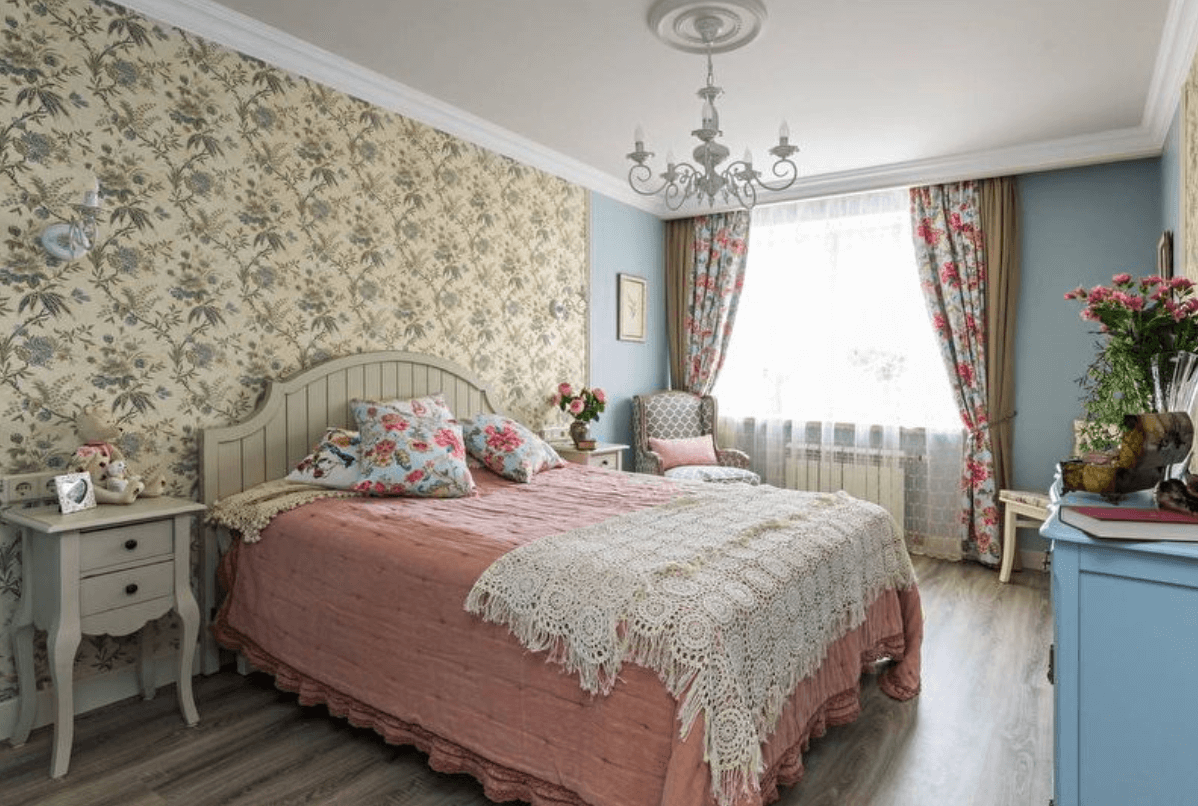 Спальня в стиле прованс: дизайн интерьера в современном деревянном доме, в малогабаритной комнате
 - 12 фото