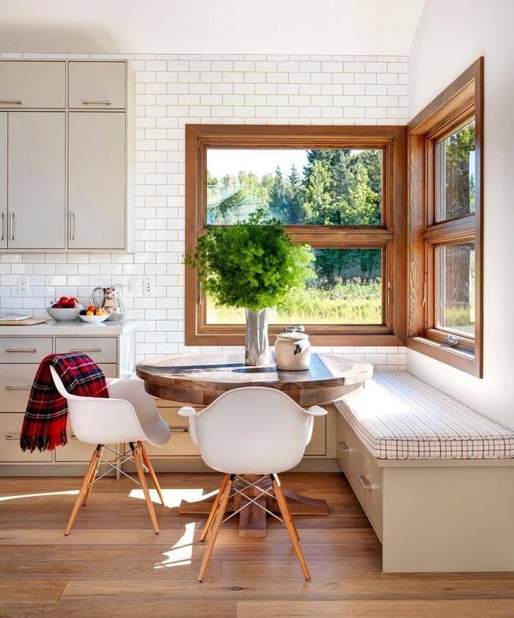 Дизайн кухни с окном: 9 способов, как задействовать окно с пользой