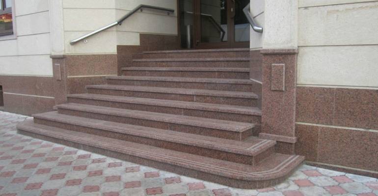 Выбор и установка ступеней из камня на лестницу