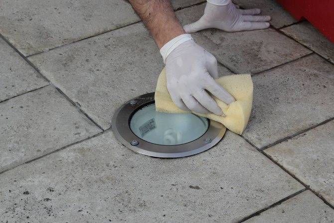Чем отмыть цемент от стекла: больше 10 действенных способов