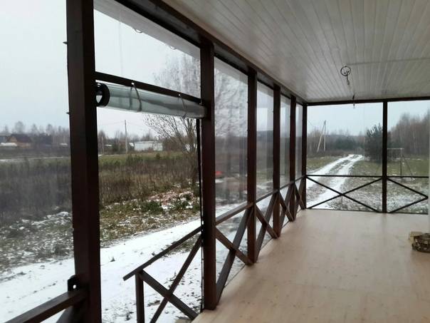 3 варианта защиты балкона от ветра, дождя и снега
