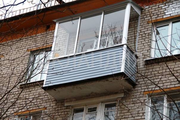 Как самому застеклить балкон: пошаговая инструкция самостоятельного остекления