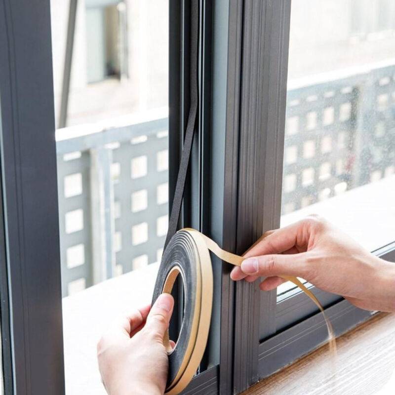 Уплотнитель для деревянных окон: как выбрать, плюсы резиновых, пазовых, самоклеющихся лент, установка своими руками, можно ли сделать на проем со стеклопакетом