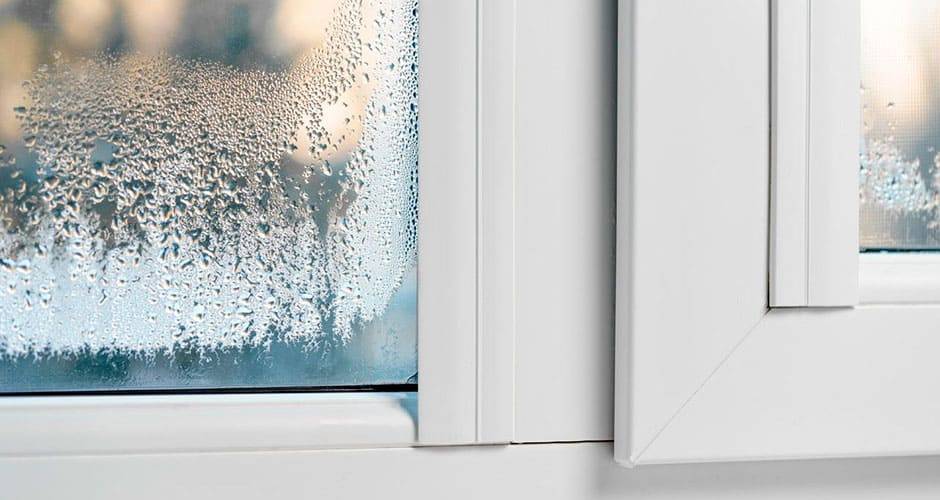 Если потеют пластиковые окна изнутри и снаружи в квартире: почему это происходит?