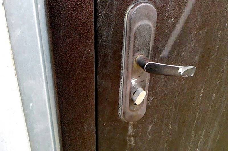 Как вытащить сломанный ключ из замка входной двери — порядок действий