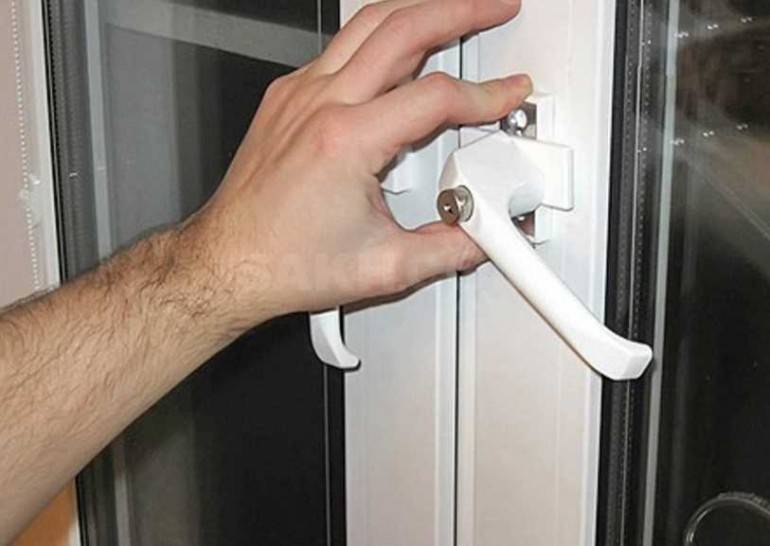 Как своими руками отрегулировать пластиковую балконную дверь