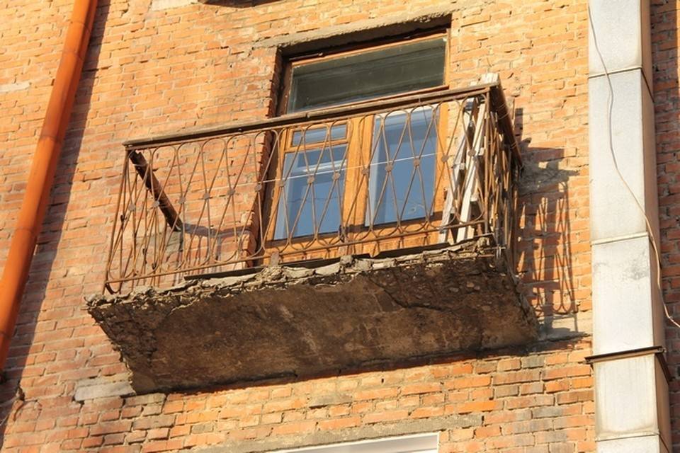 Проблемы общей собственности или кто должен ремонтировать балконы и лоджии в многоэтажке?