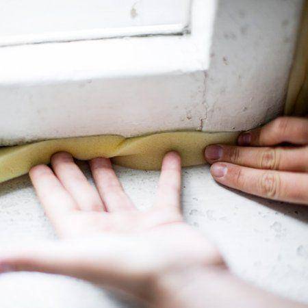 Чем на зиму заклеить окна в домашних условиях, чтобы не дуло: 15 лучших способов