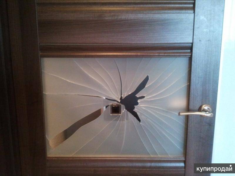 Как поменять стеклянную вставку в двери?