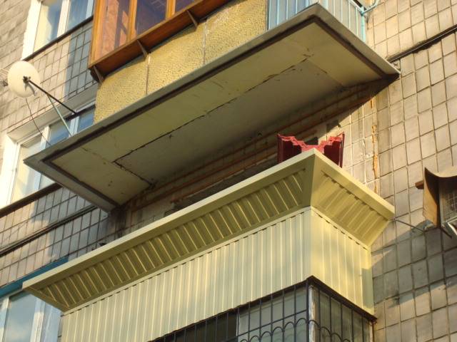 Как обшить балкон снаружи профнастилом своими руками