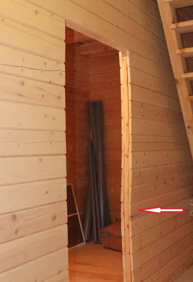Как установить металлическую дверь в деревянном доме?