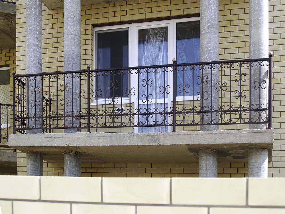 Ограждения балконные: кованые и сварные перила из нержавеющей стали и металла
